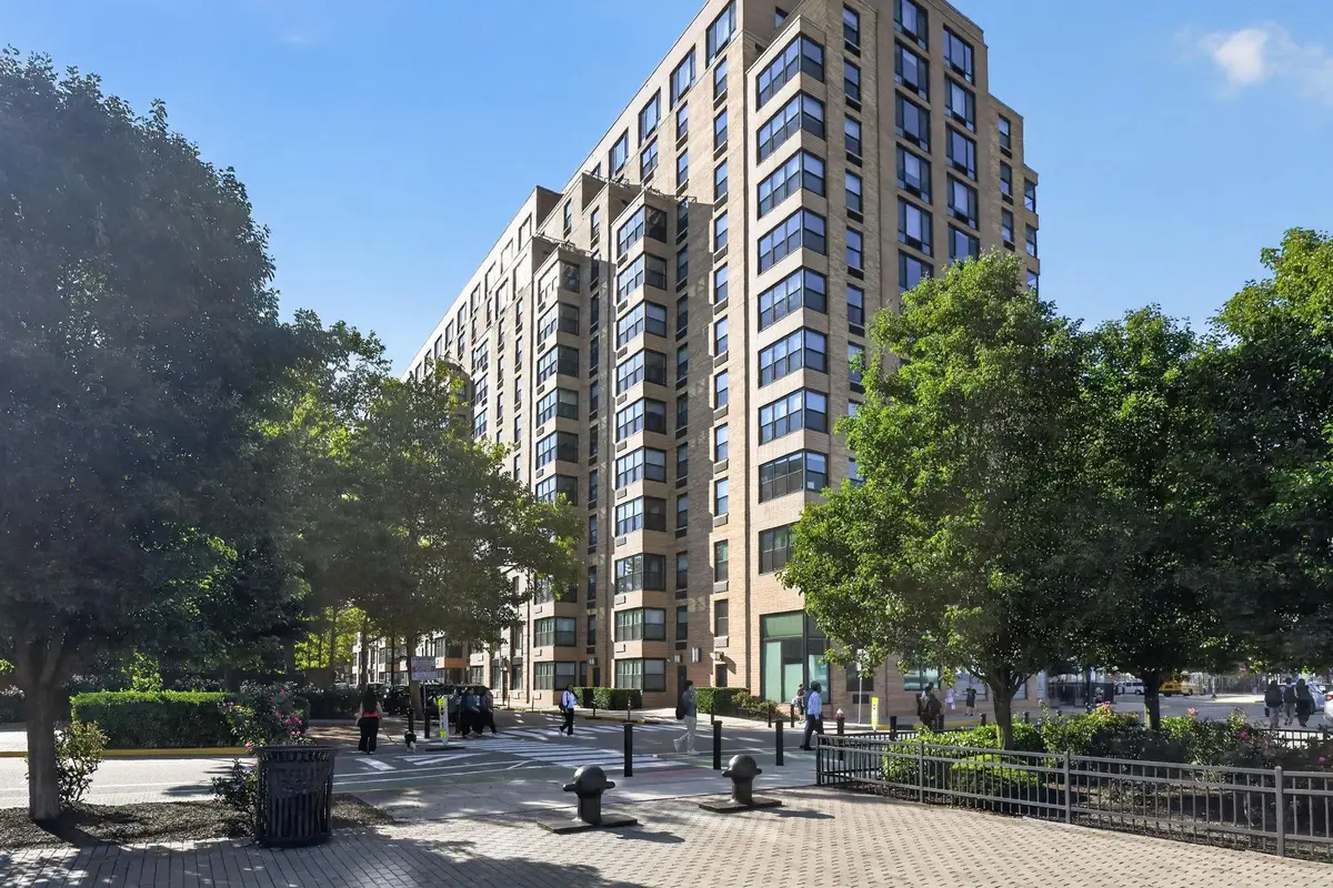 2 CONSTITUTION CT #1010, Hoboken, NJ 07030 - #1