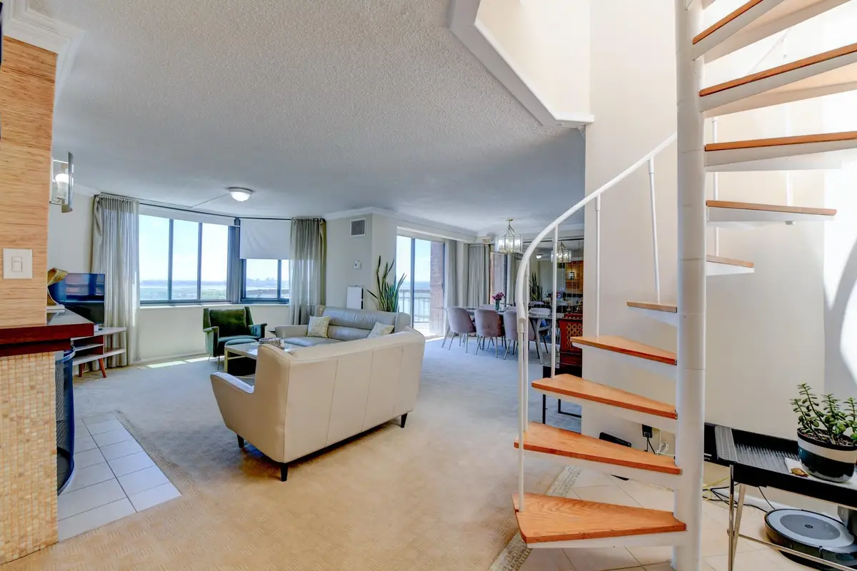 1528 HARMON COVE TOWER #1528, Secaucus, NJ 07094 - #1