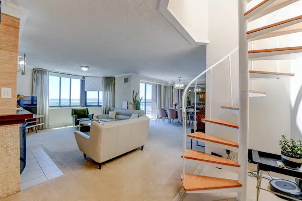 1528 HARMON COVE TOWER #1528, Secaucus, NJ 07094