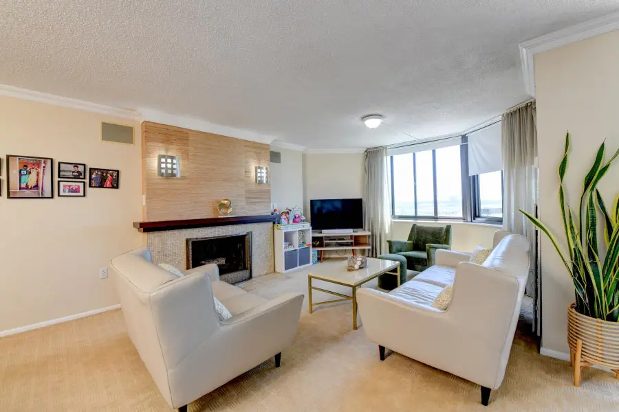 1528 HARMON COVE TOWER #1528, Secaucus, NJ 07094 - #2