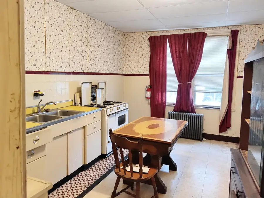 41 WEST 11TH ST, Bayonne, NJ 07002 - #2