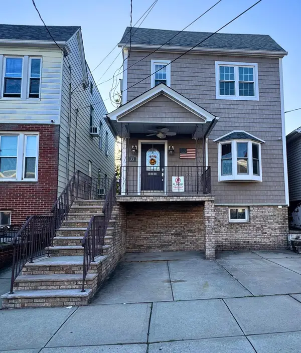 33 KELLY PARKWAY, Bayonne, NJ 07002