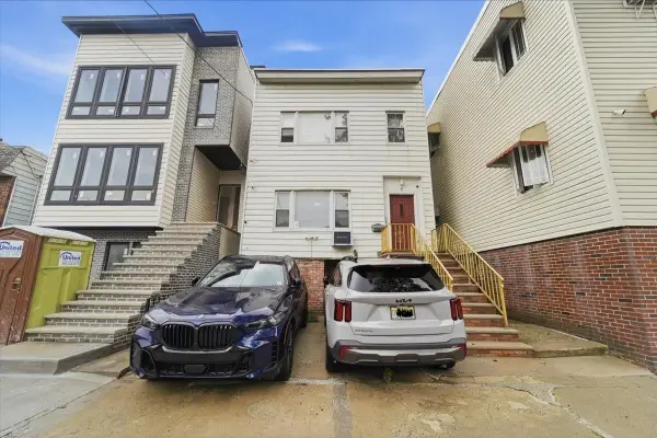 6 SKILLMAN AVE, JC, Journal Square, NJ 07306