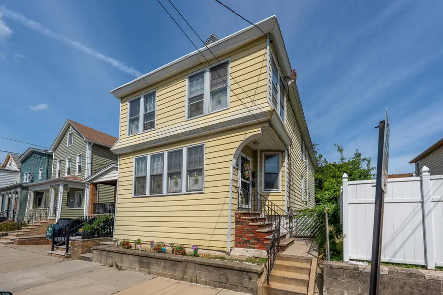 47 EAST 27TH ST, Bayonne, NJ 07002 - #2