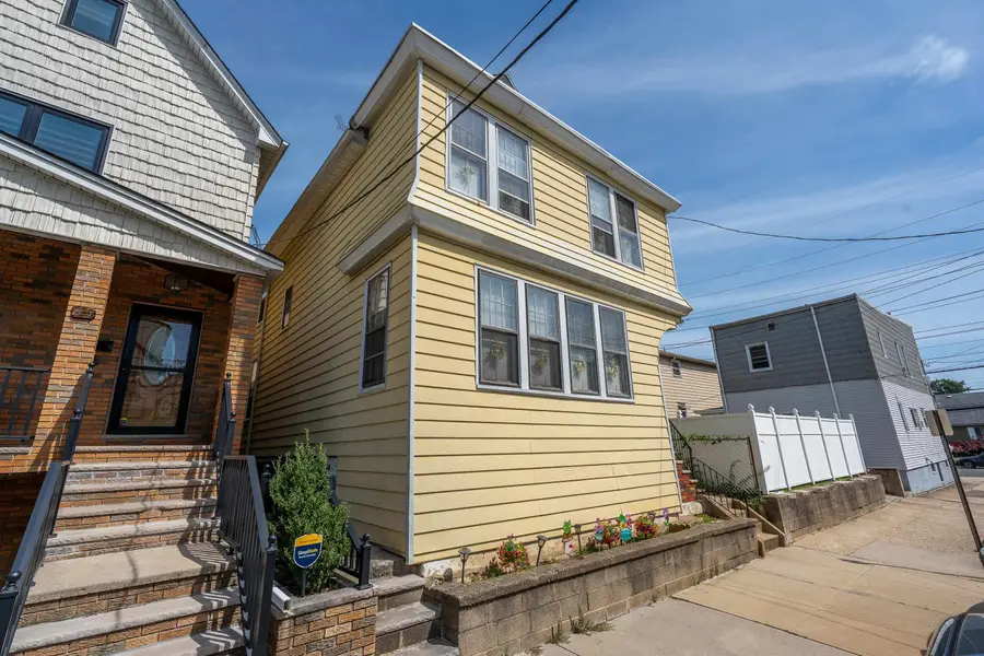47 EAST 27TH ST, Bayonne, NJ 07002 - #3