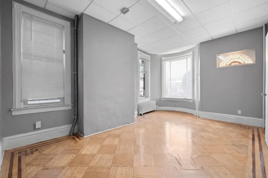 813 MONTGOMERY ST, Jersey City, NJ 07306 - #2