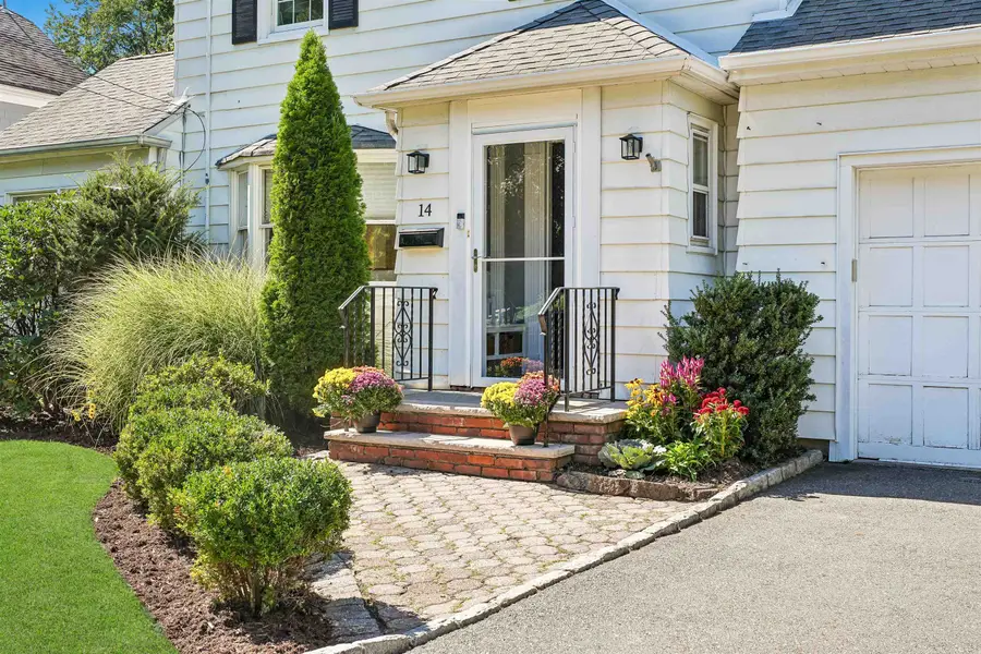 14 WAYLAND DR, Verona, NJ 07044 - #2