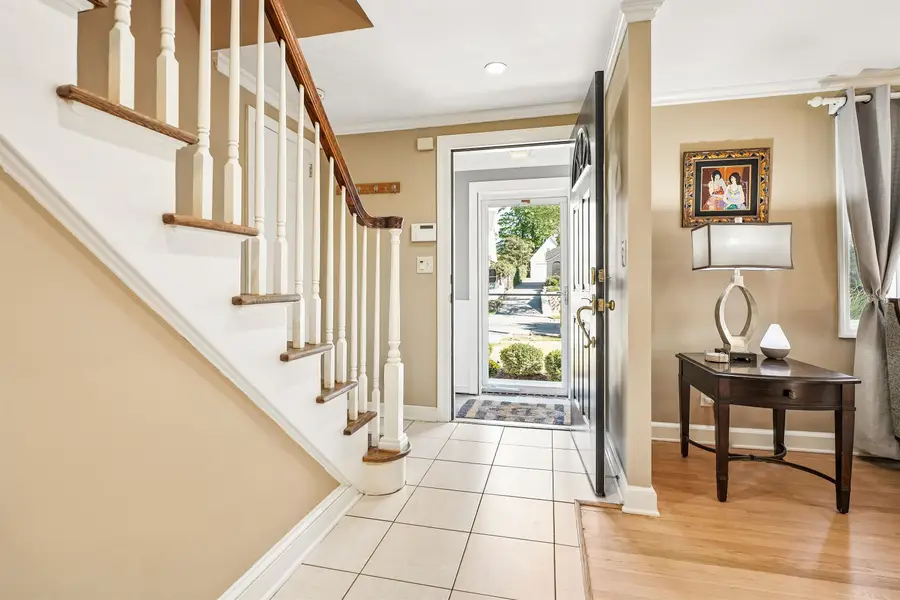 14 WAYLAND DR, Verona, NJ 07044 - #3