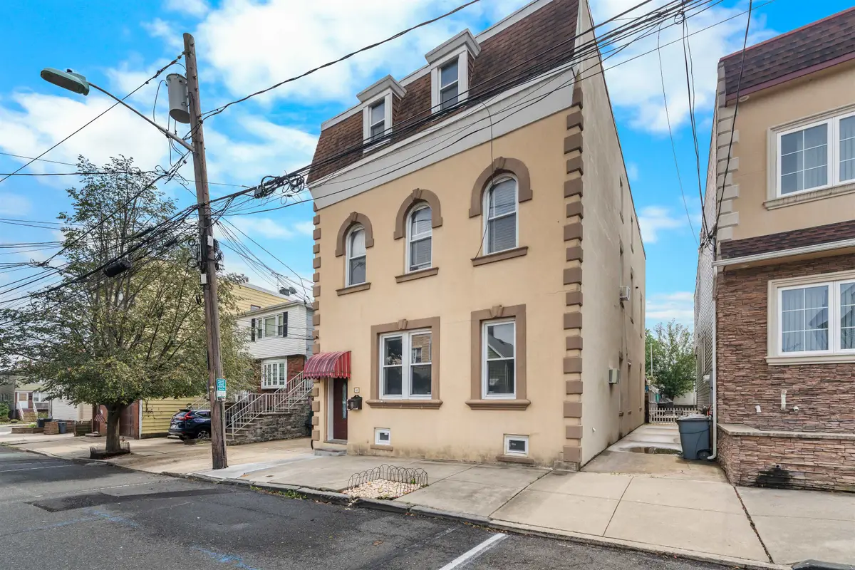 82 EAST 26TH ST, Bayonne, NJ 07002 - #1