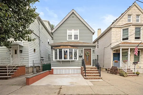 31 WEST 41ST ST, Bayonne, NJ 07002