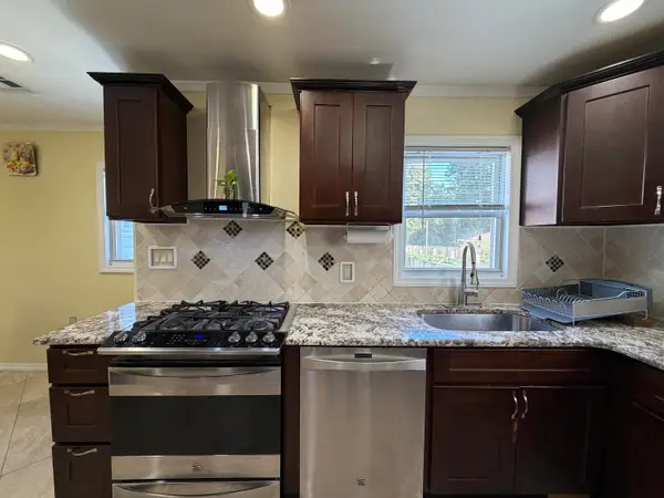 19 LOCUST AVE, Kearny, NJ 07032
