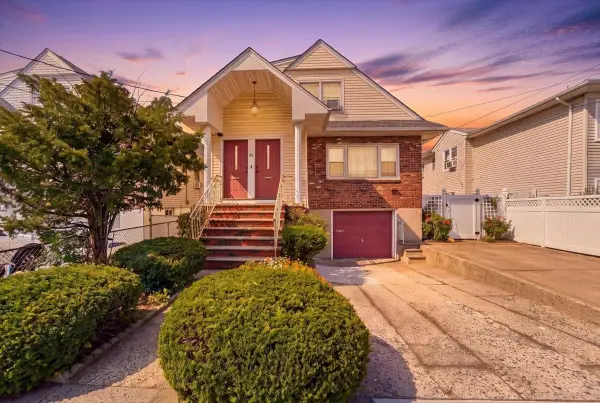 81 COUNTRY VILLAGE RD, JC, West Bergen, NJ 07305