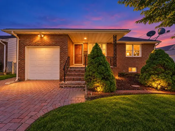 696 1ST ST, Secaucus, NJ 07094
