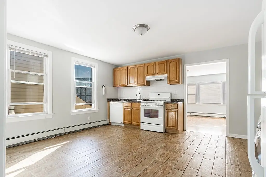 85 COTTAGE ST, Bayonne, NJ 07002 - #1