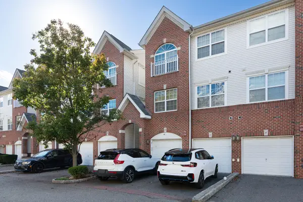 61 LEE CT, JC, West Bergen, NJ 07305