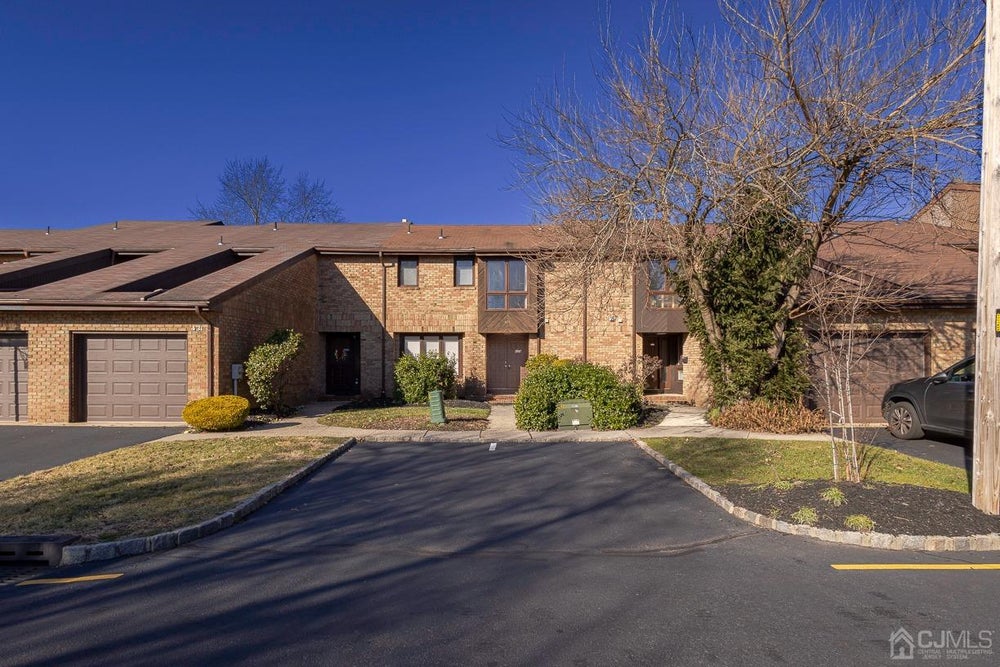 429 Willowbrook Drive, North Brunswick, NJ 08902 BHGRE