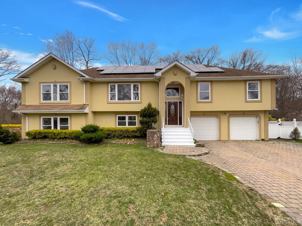 82 Herman Drive, Spotswood, NJ 08884 BHGRE
