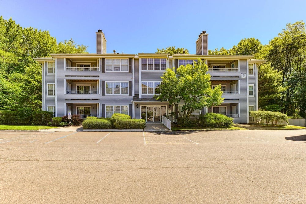 307 Raintree Court, Helmetta, NJ 08828 BHGRE