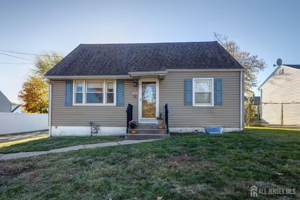 -111 Longview Circle E, Fords, NJ 08863