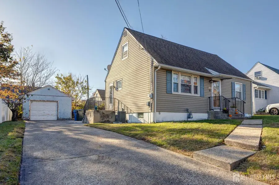 -111 Longview Circle E, Fords, NJ 08863 - Image #3