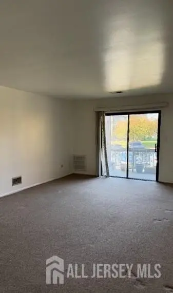 -324 Sharon Garden Ct, Woodbridge Township, NJ 07095 - Image #3