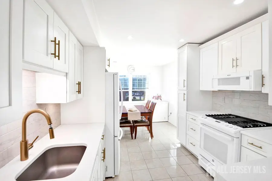 -1106 Green Hollow Drive, Iselin, NJ 08830 - Image #2