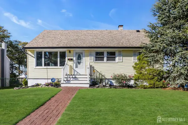 -10 Benedict Way, Iselin, NJ 08830