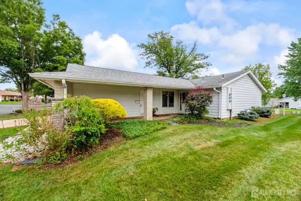 -166 Laurel Plaza #166c, Monroe, NJ 08831