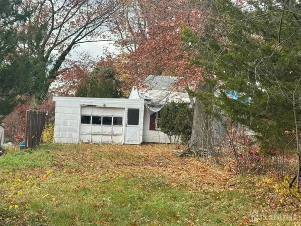 -71 Elm Avenue, Iselin, NJ 08830