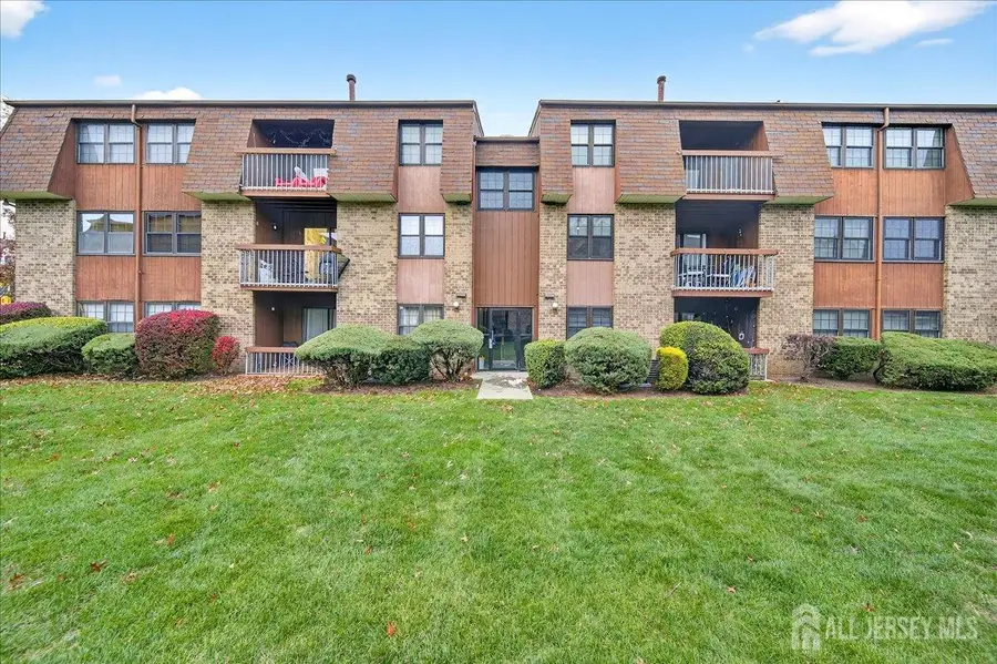 -300-C Alpine Way, Woodbridge, NJ 07095 - Image #2