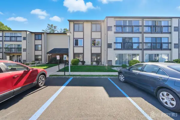 -277 Crosse Drive #2C, Monroe, NJ 08831