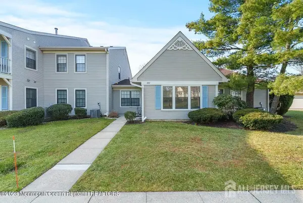 -237 Wycoff Way, East Brunswick, NJ 08816