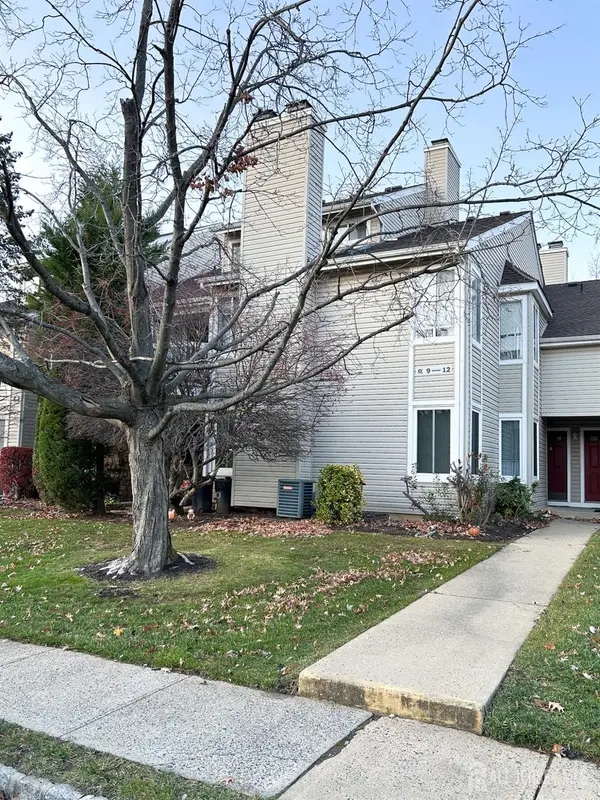 -9 Chatham Square #109, Parlin, NJ 08859