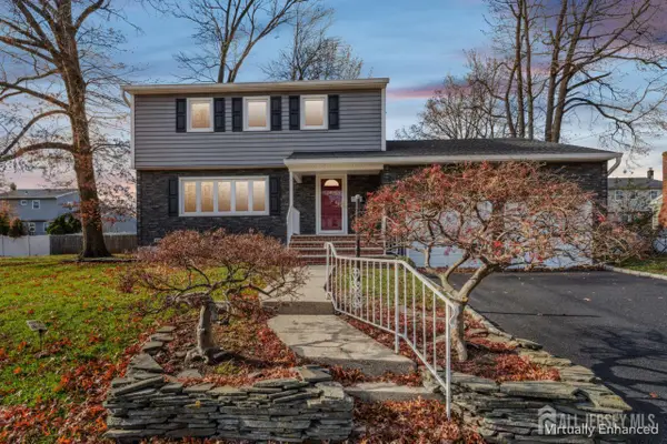 -8 Periwinkle Place, Colonia, NJ 07067