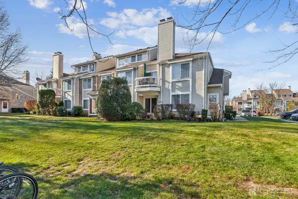 -36 Farnham Square, Parlin, NJ 08859