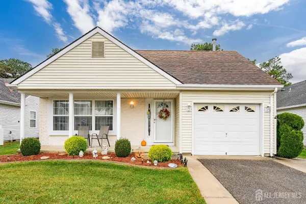 -49 Stockport Drive, Toms River, NJ 08757