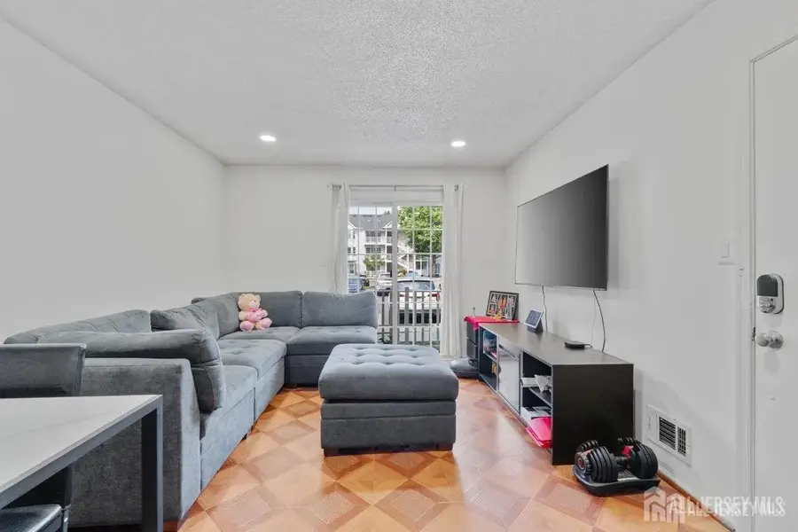 -251 Kempsey Drive, North Brunswick, NJ 08902 - Image #2