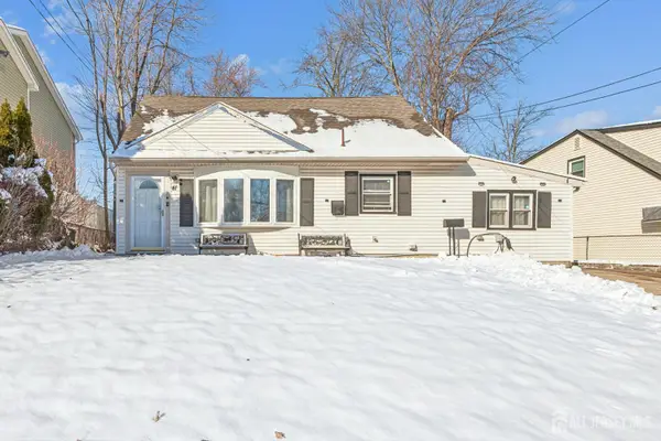 -41 Pinetree Drive, Sayreville, NJ 08859