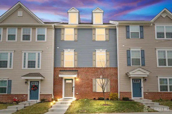 -74 Anchor Way, Aberdeen, NJ 07721