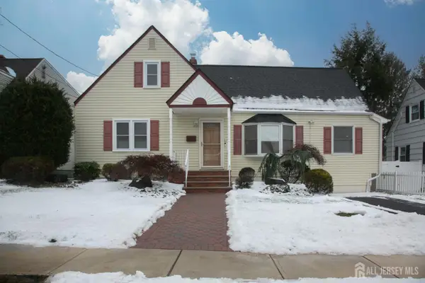 -22 Mayfield Place, Metuchen, NJ 08840