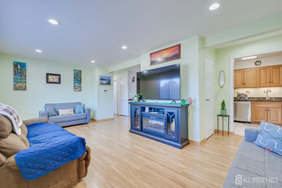 -423 Cricket Lane, Woodbridge, NJ 07095 - #3