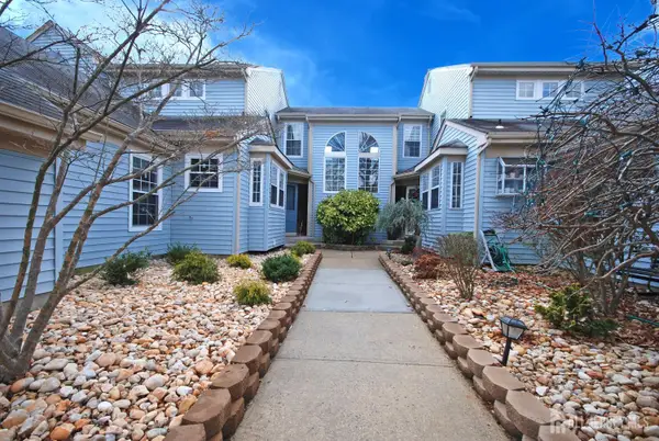 -5 Cambridge Drive, Monroe, NJ 08831