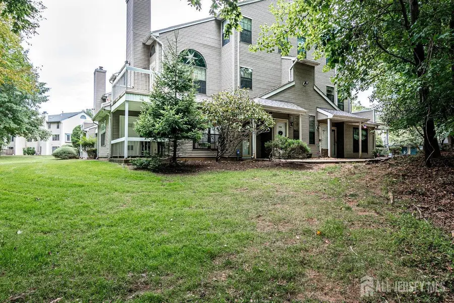 -5001 Stonehedge Road, Edison, NJ 08820 - Image #3