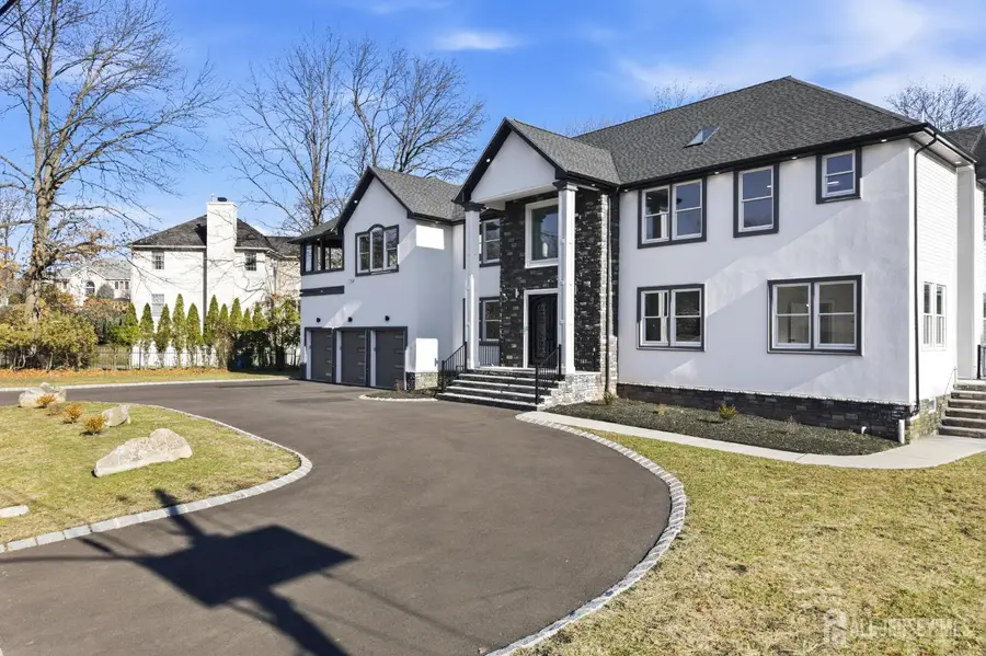 -4 Hemlock Drive, Edison, NJ 08820 - Image #3