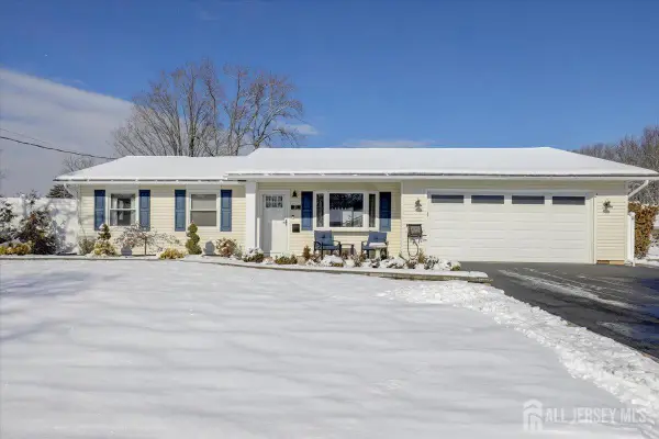 -21 Throop Avenue, Monroe, NJ 08831