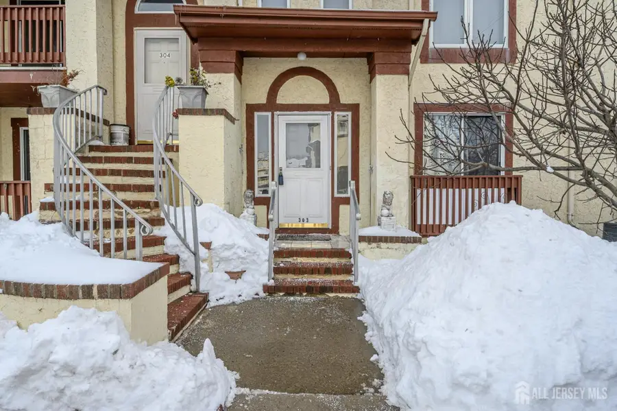 -303 Michaels Court, Woodbridge, NJ 07095 - #2