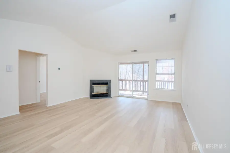 -32 Tanglewood Court, South Brunswick, NJ 08852 - Image #3