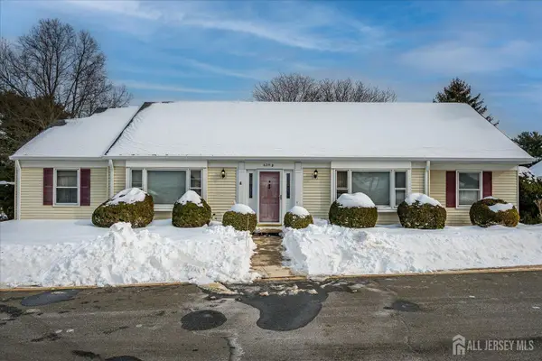 -628 Windsor Way #B, Monroe, NJ 08831