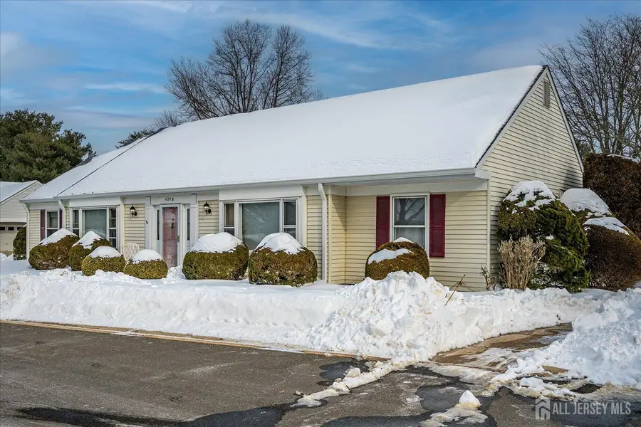 -628 Windsor Way #B, Monroe, NJ 08831 - #3