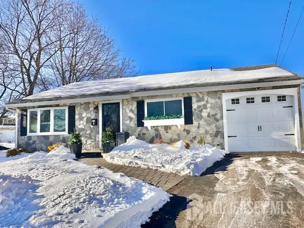 -8 Willow Court, Sayreville, NJ 08859